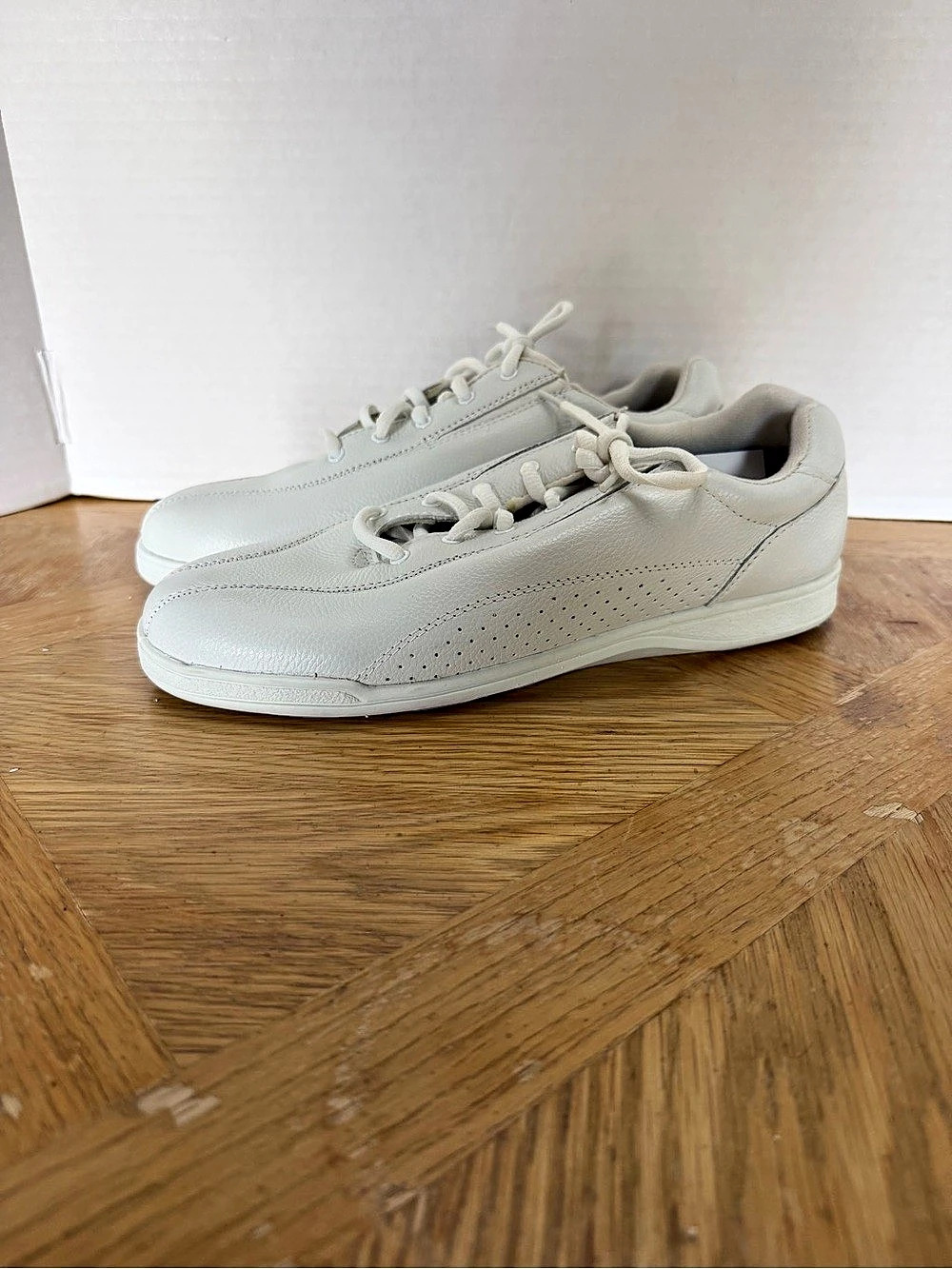 Cobbie Cuddlers Women's White Leather Sneakers US 9.5 NWT